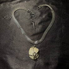 Load image into Gallery viewer, shell shocked necklace.