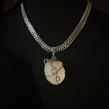 Load image into Gallery viewer, shell shocked necklace.