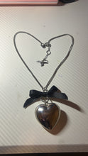 Load image into Gallery viewer, uneasy hearts necklace.