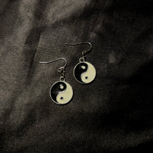 Load image into Gallery viewer, yin yang earrings.
