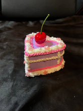 Load image into Gallery viewer, vanilla ube cake storage.
