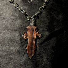 Load image into Gallery viewer, splicer necklace.

