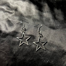 Load image into Gallery viewer, starset earrings.
