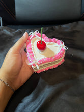 Load image into Gallery viewer, strawberry cream cake storage.
