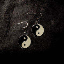 Load image into Gallery viewer, yin yang earrings.
