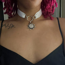 Load image into Gallery viewer, sunshy choker necklace.
