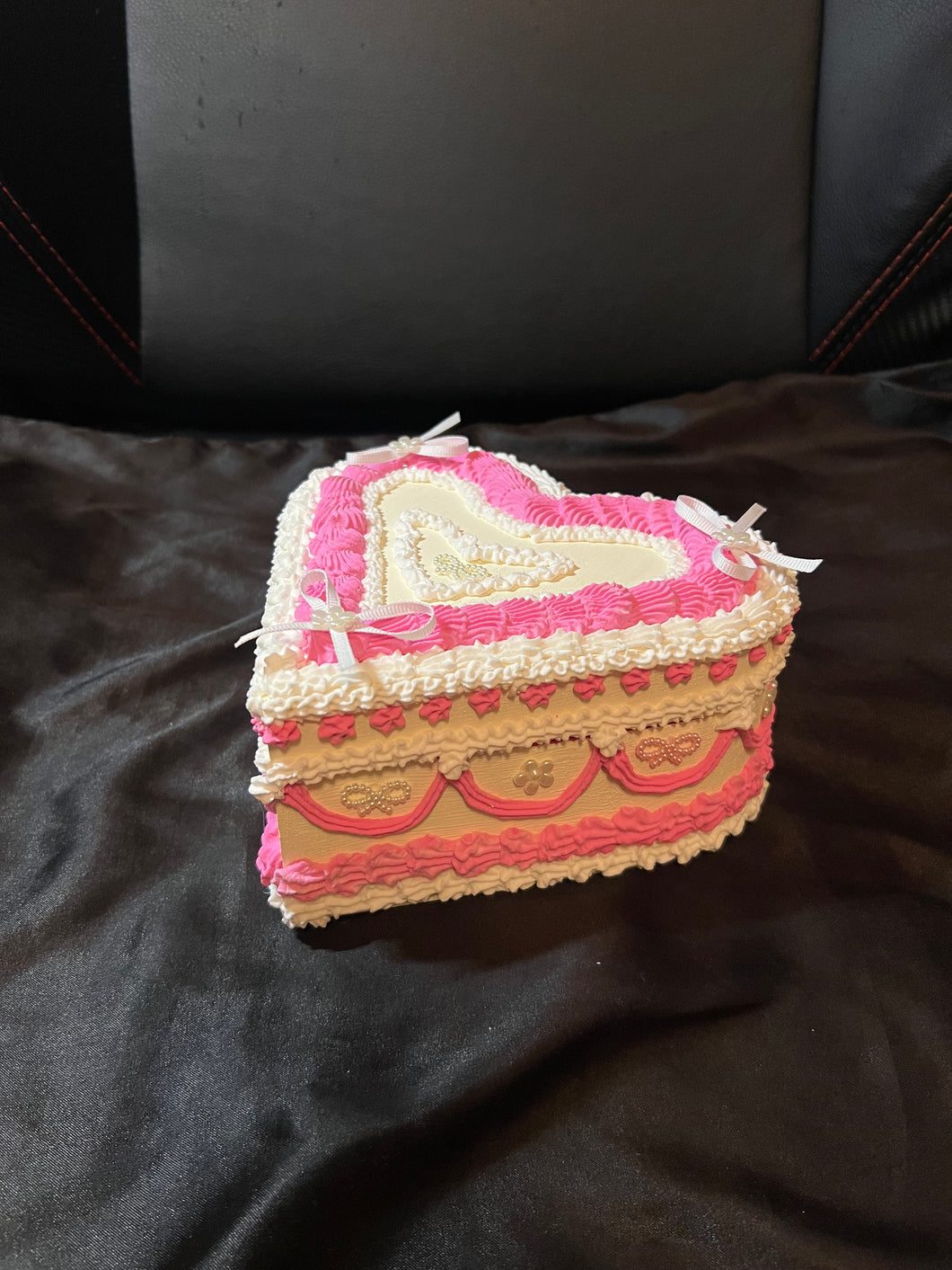 pink velvet cake storage.