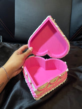 Load image into Gallery viewer, pink velvet cake storage.
